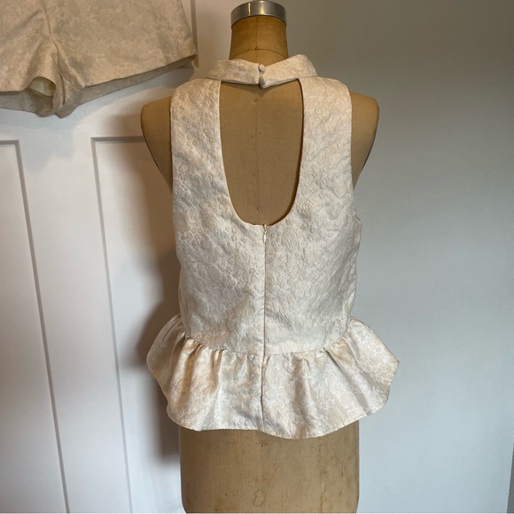 TCEC- SZ M Cream Organza Peplum Floral Brocade Top and Shorts Set - Picture 5 of 8
